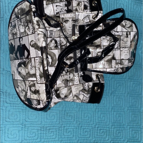 ⚪️📸Magazine print backpack📸 - Picture 2 of 4